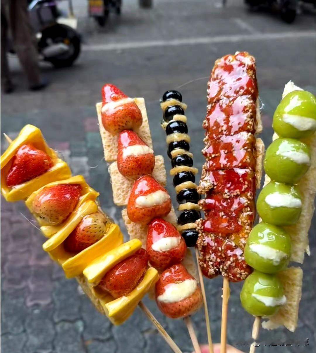 有想过奶皮子卖不动，也有想过干噎酸奶没人要，但怎么也没想到两样凑一块儿成了顶流糖