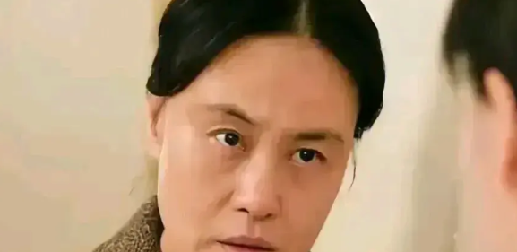 《六姊妹》播完了，许多人对邬君梅的演技提出了质疑。有人说，没有做过母亲的人，