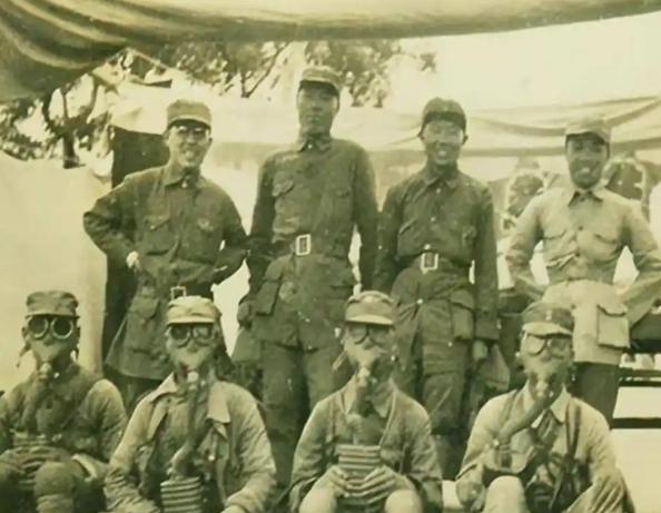 1941年，刘厥兰奉命去炸鬼子碉堡，没想到一时着急把炸药包放错了地方，轰隆一声巨