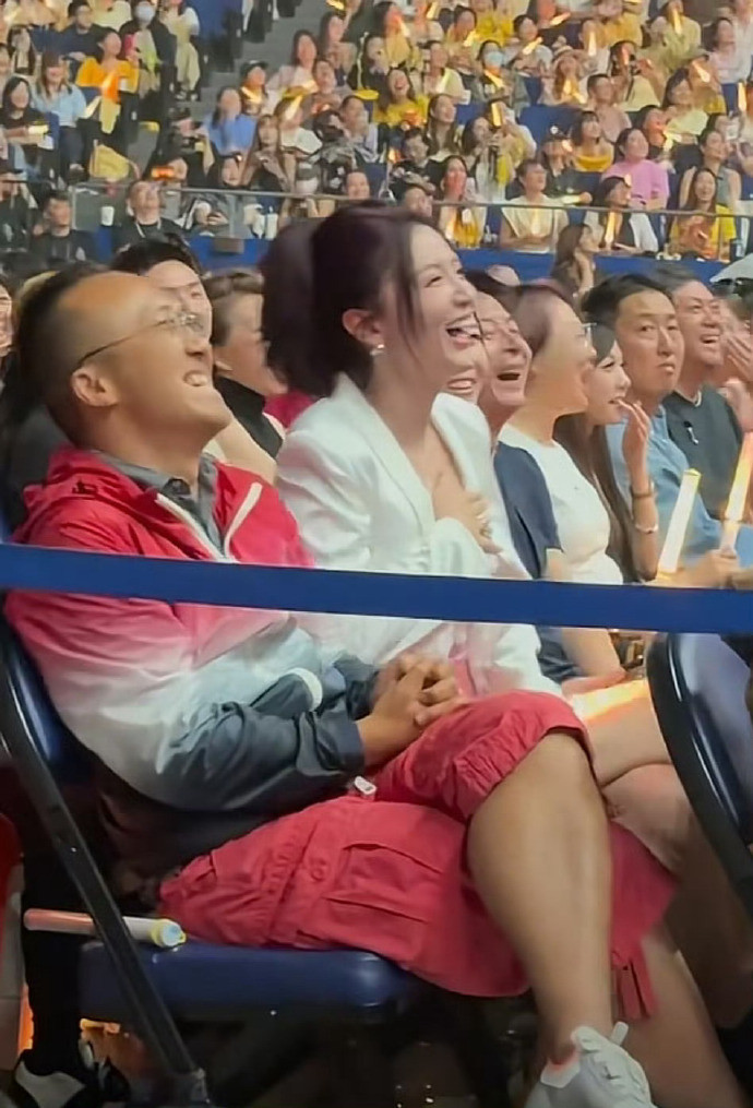 说实话张萌真是嫁对了人，不仅婚后保养的好，嫁的老公还是霸总～​​​