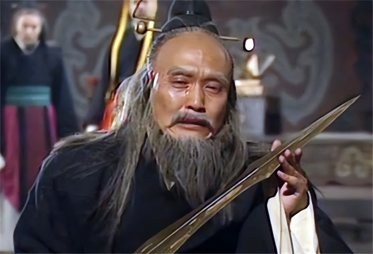 春秋末期，吴国大将伍子胥被吴王的儿子赐死。死前他叮嘱手下：“若有一日，国家有难，