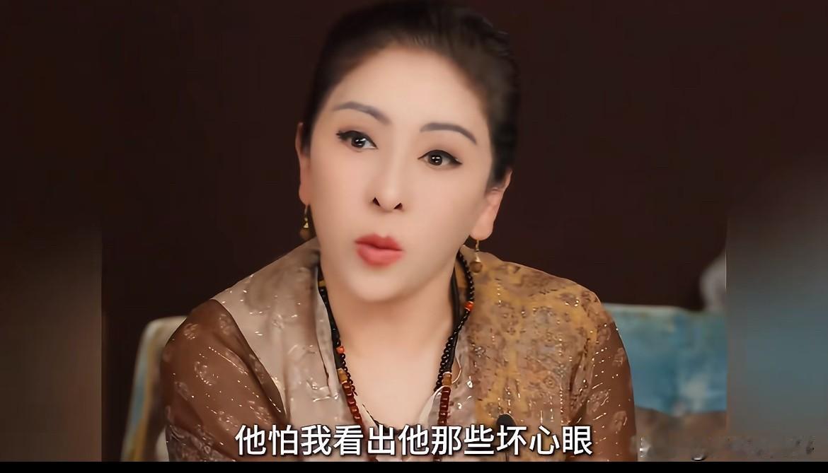 向太又出来骂许家印了。她说当年大家都看好许家印的时候，她是瞧不上他的，没啥真本