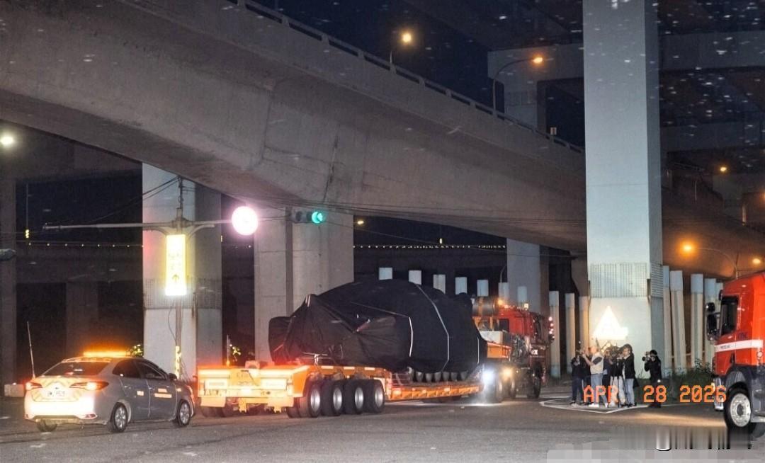 不出意外的话，结果意外还是发生了！在26号，台北港趁着夜色偷偷卸货，于27号