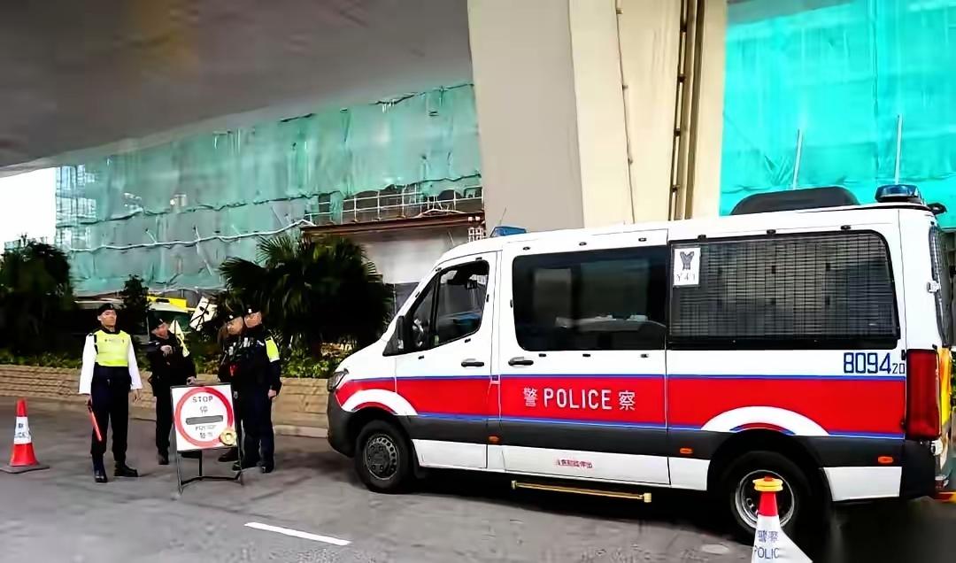 黎智英去求情了。你没听错，就是那个黎智英。带着他那几个已经认罪的同伙，在法庭上