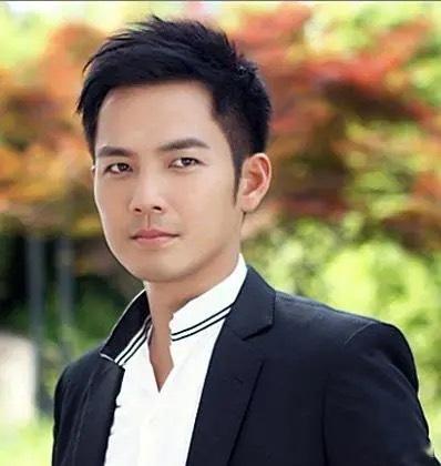 1.钟汉良现在在谈的剧还是中年偶像题材，他在圈里也算是独一份了，虽然已经过了50