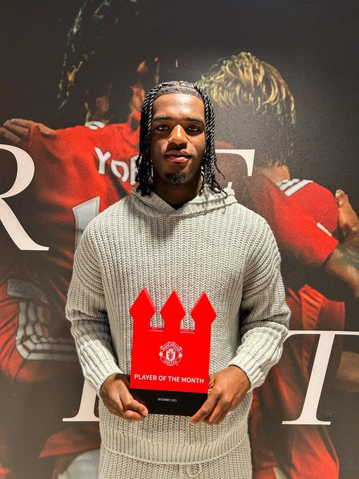 AndyMitten“三个月前，我听说曼联想签下一名中后卫。现在情况变了。世事