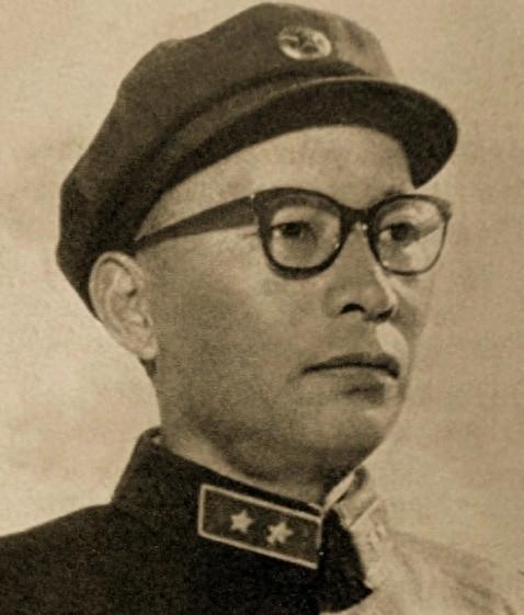 他曾任广东省委第一书记，被免职审查后依然享受副大军区职级待遇安置，令人关注！1