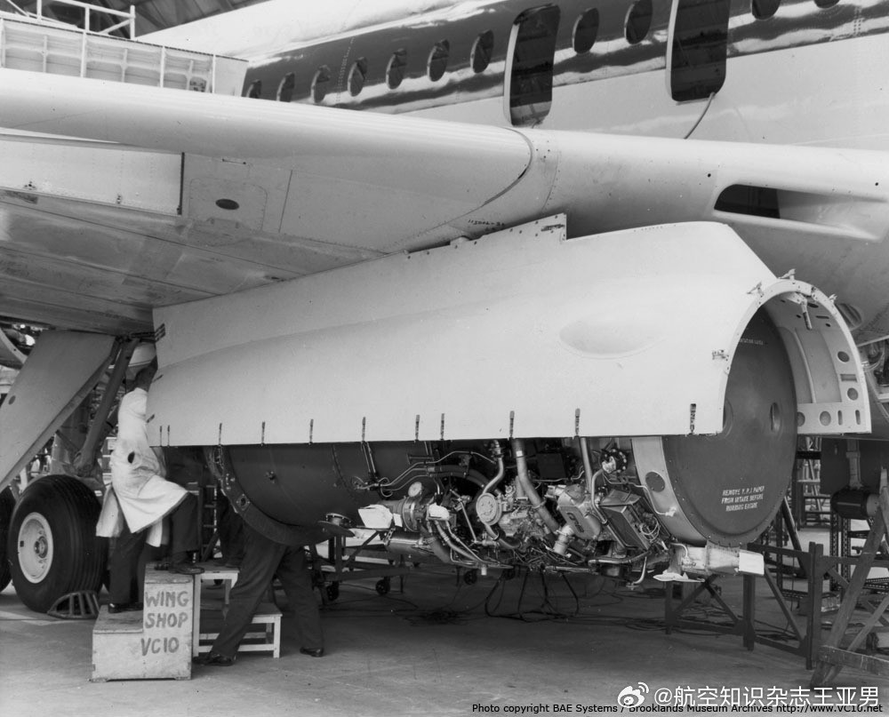 航空创作计划许多喷气式客机都有一个密不示人的本领，那就是能通过特殊的翼下挂点给