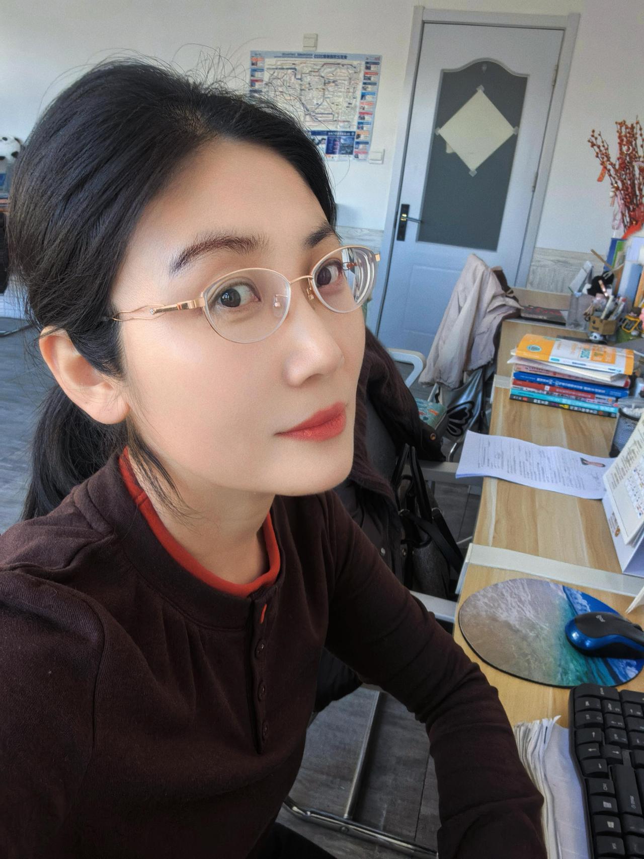 当老师一天天的可真的不容易啊，不过有时候也会有偶尔的快乐。