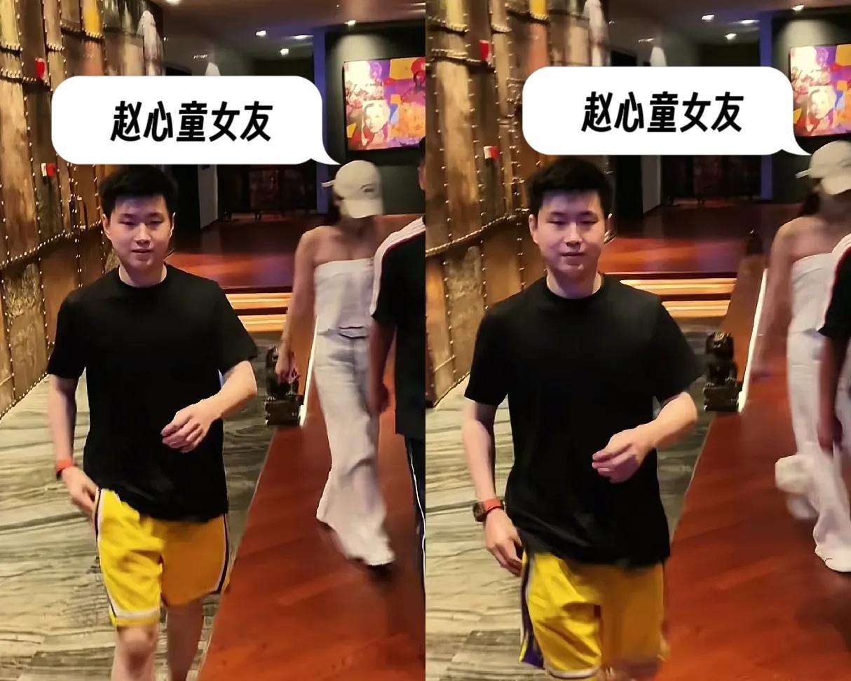 比赛输了后，赵心童带着女朋友离开时，眼尖的网友发现赵心童女友的脖子上有草莓印！而