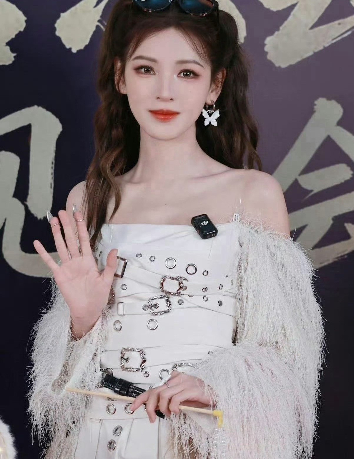 长见识了，原来现在不仅有穿戴甲，还有张予曦这种像戒指一样戴着的美甲￼￼