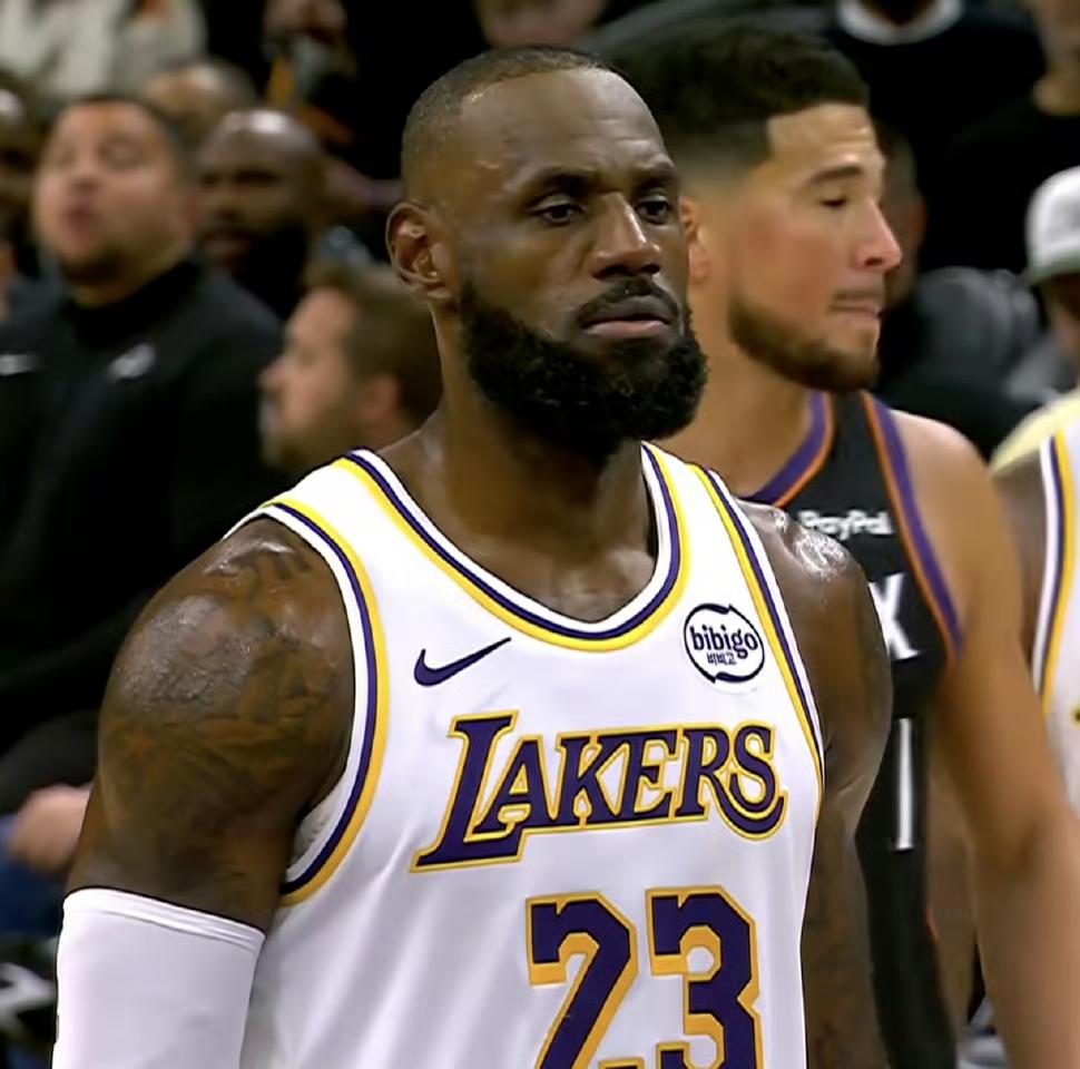 有一说一，今日库里和詹姆斯根本不在一个级别！！詹姆斯：今日湖人对阵太阳上场36