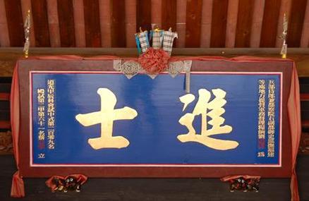 历史上没有取得进士功名的名人1:李白:李白因出身商人家庭，没有考试资格，所以