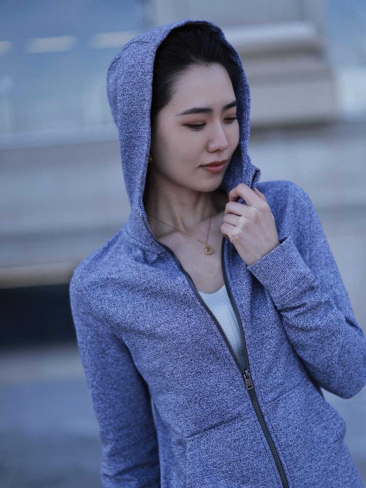 紫衣遮面，风姿绰约