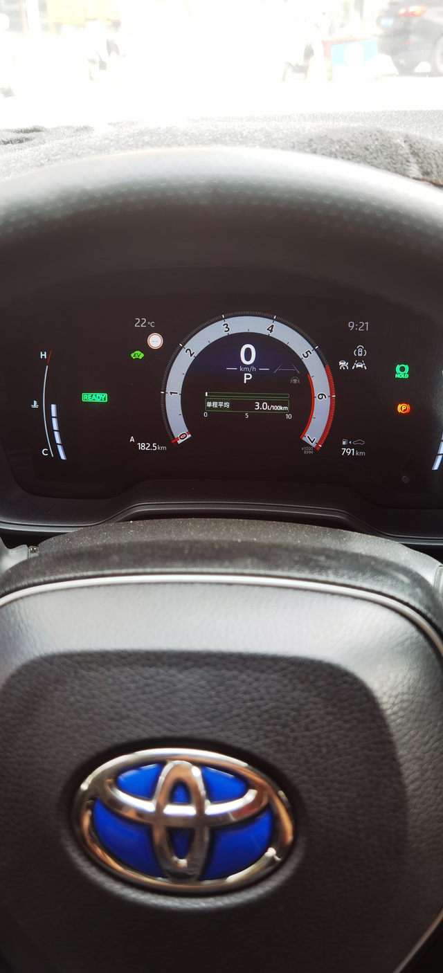 23款卡罗拉双擎日常油耗这就是传说中的省油利器，加满一箱油32升左右，表显续航