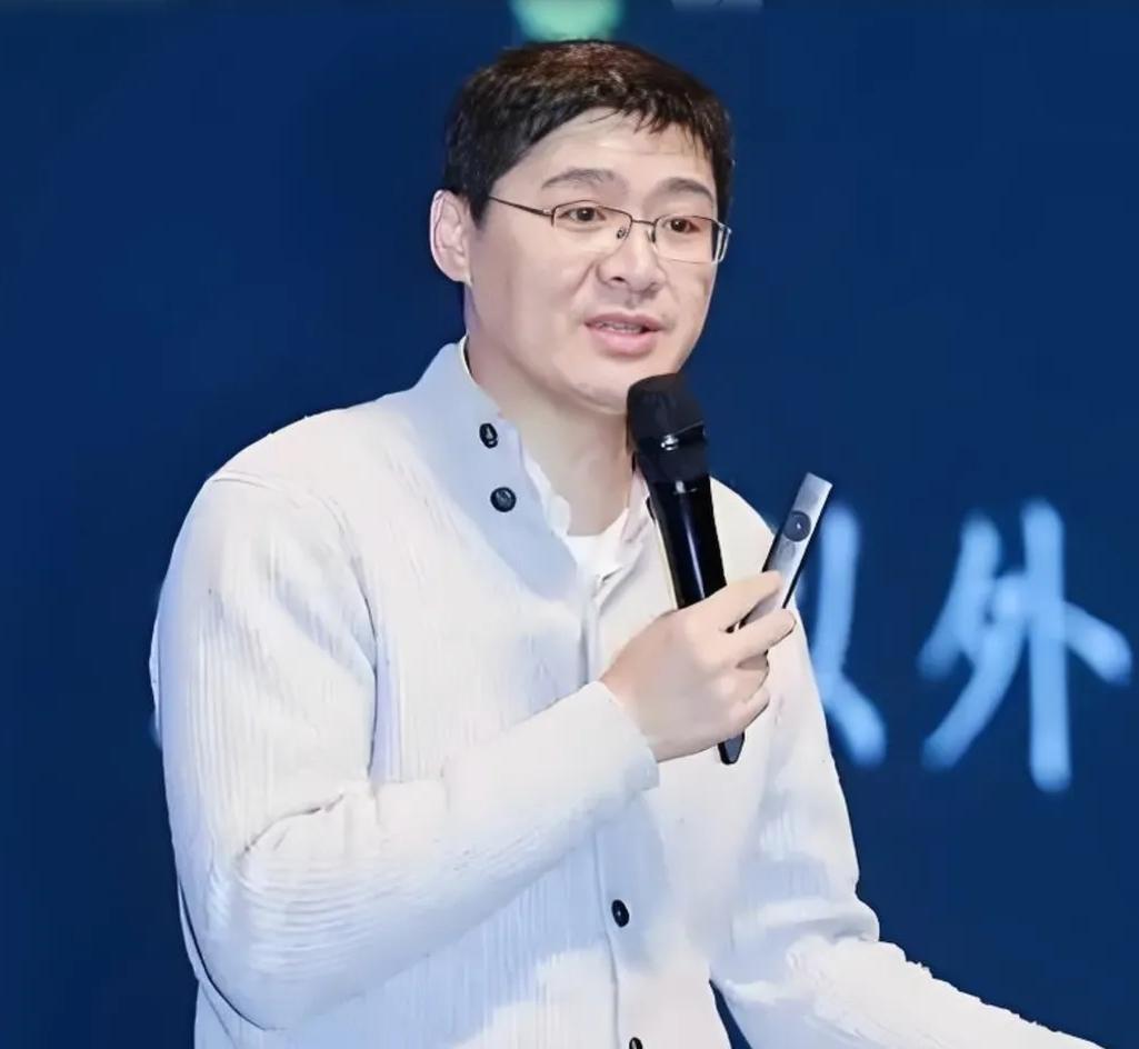 以前觉得罗翔是讲相声的，后来觉得是讲哲学的。直到看见“福特基金会”这几个字，突