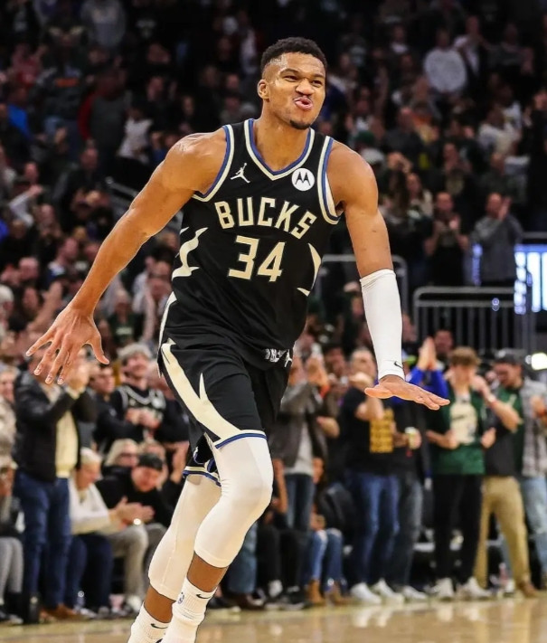 有湖骑鹿三方交易得可能吗拉骑士三方就可以湖人出大小张+小李，雄鹿出字母+库子嘛