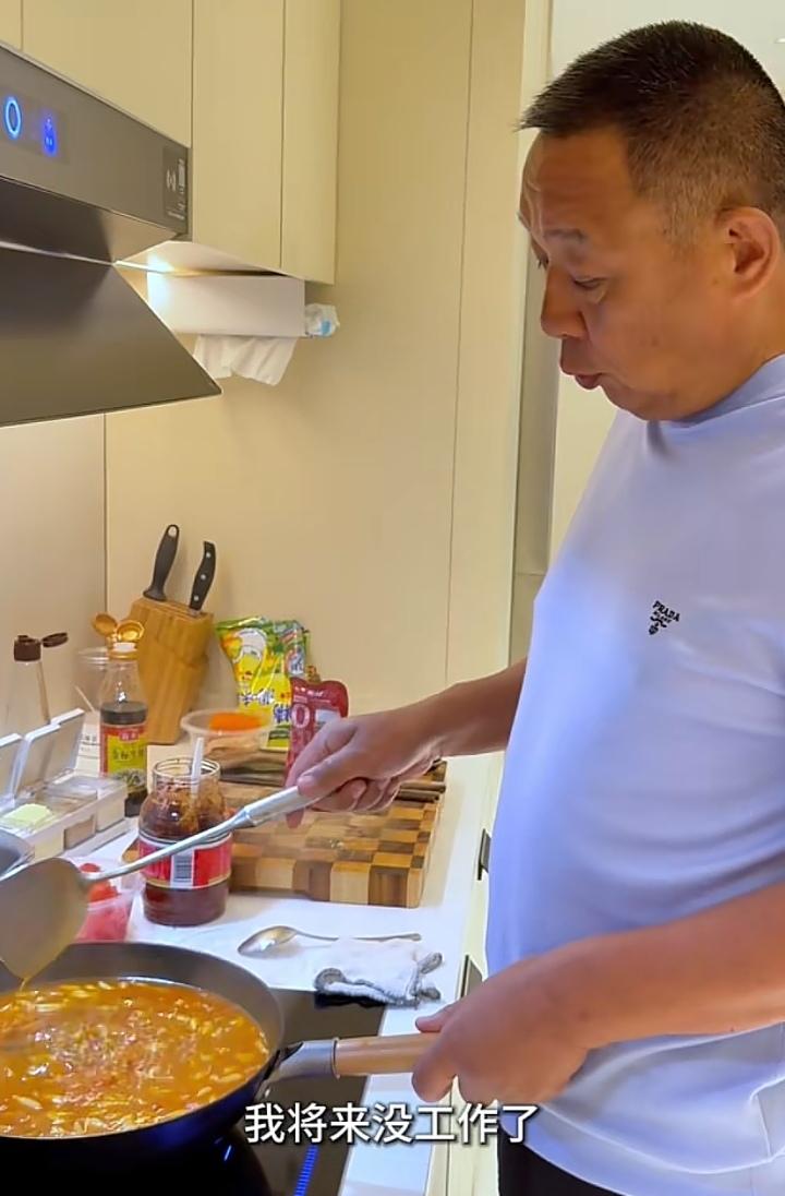 想不到于东来还给自己留了一条最后的退路，他说，“我将来没工作了，我就开一家麻食馆