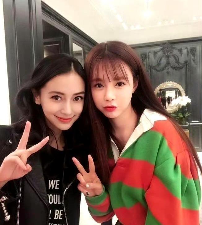 杨颖这步棋，真是走得让人看不懂。跑去巴黎看那个什么“疯马秀”，到底图什么呢？