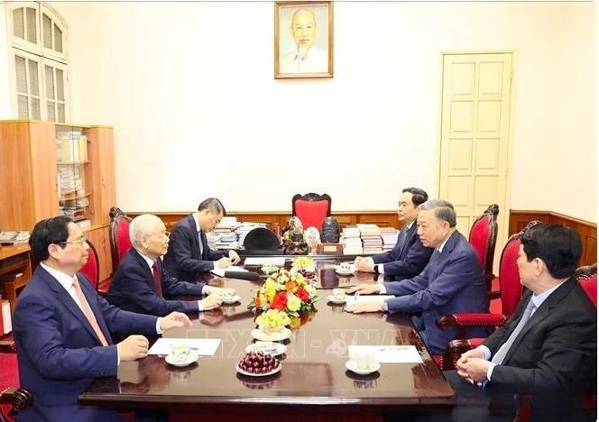 实际上，回顾2024年5月18日，阮富仲生前主持倒数第二次高级别会议，就可以看出