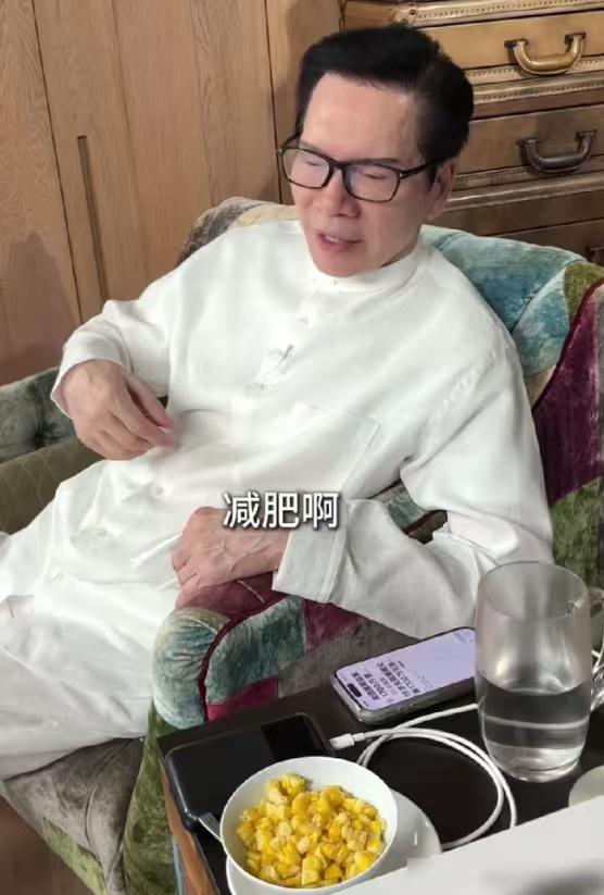 香港顶级富豪集体吃素续命？向华强刘銮雄李嘉诚都改口了最近香港富豪圈出现一个诡异