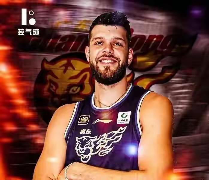 在补强大外援这个短板以后，广东队在季后赛到底能不能后“起飞”？一切都还是未知