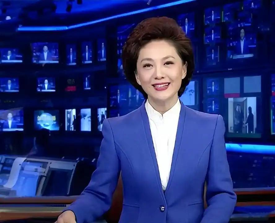 1999年，27岁的海霞到敬一丹家里吃顿家常饭，进门正巧碰上比自己大11岁的清华