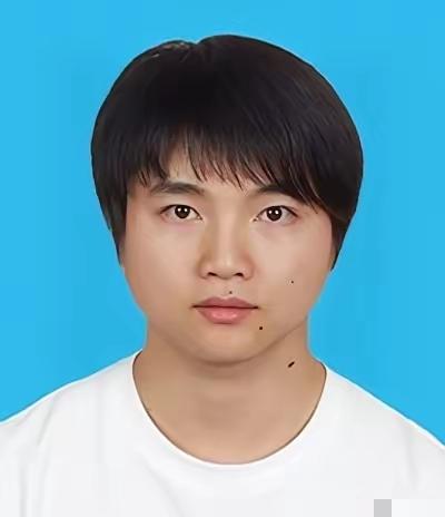 曾正超，男，汉族，1995年12月出生，攀枝花学院机电一体化技术专业毕业，大专学