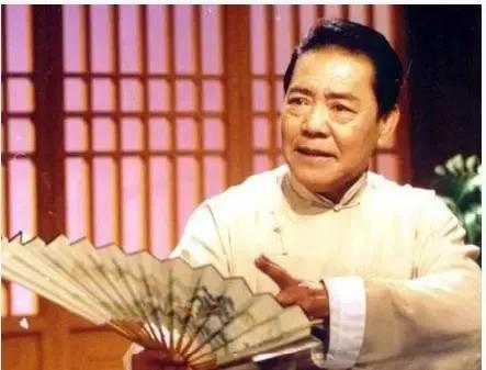 王铎：连丽如说的“大鼓白”，是啥意思？谁知道？诸位，连丽如不止一次地公开讲，