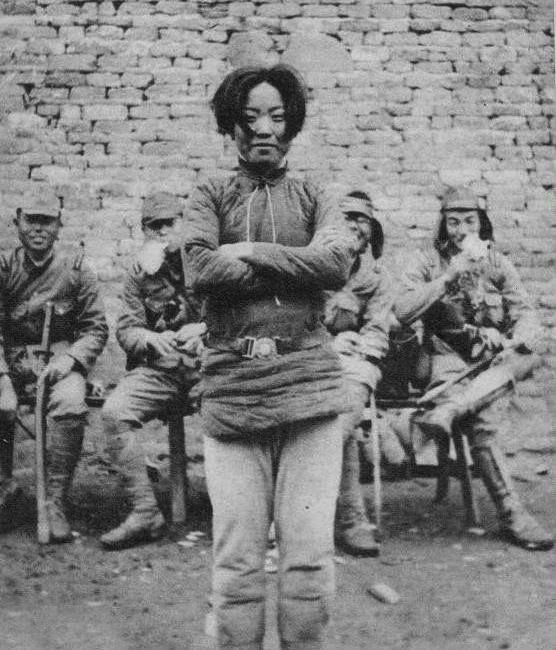 安徽和县女战士成本华，投身抗日人民自卫军奋勇御敌，战败被俘后拒不屈服。临刑前凌晨