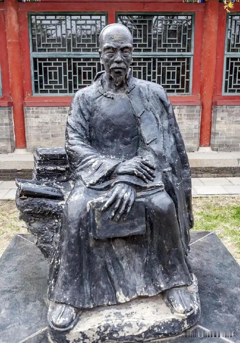 乔致庸很会做生意，左宗棠西征时，乔家出了好几百万两银子，但也有一定条件，就是大军