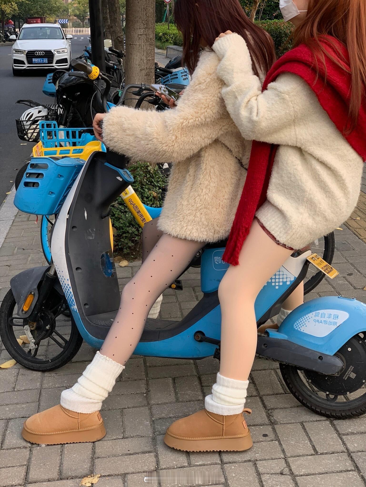 第一次直观的感受到、、、之前是我声音太大室友入的这个加绒黑丝怎么做到的，感觉比光