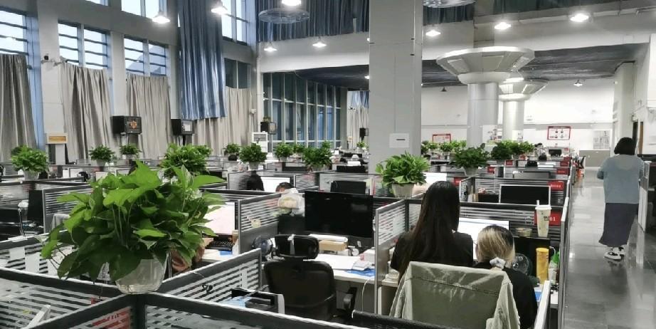 按照老板旨意，做了一个计划将公积金缴存比例从12%降到5%的调研，结果给老板整伤