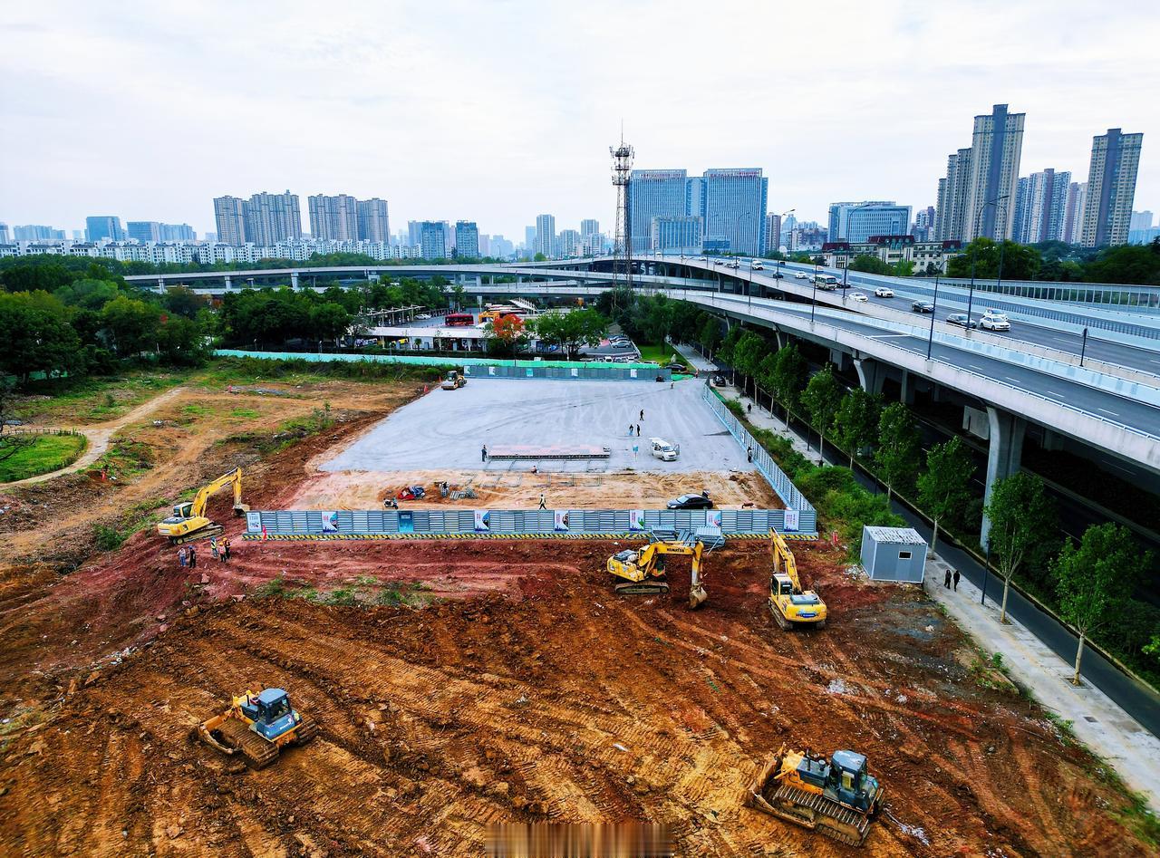 10月31日,记者从合肥市重点局获悉,G4001连接线(北二环西延)下穿董铺水库