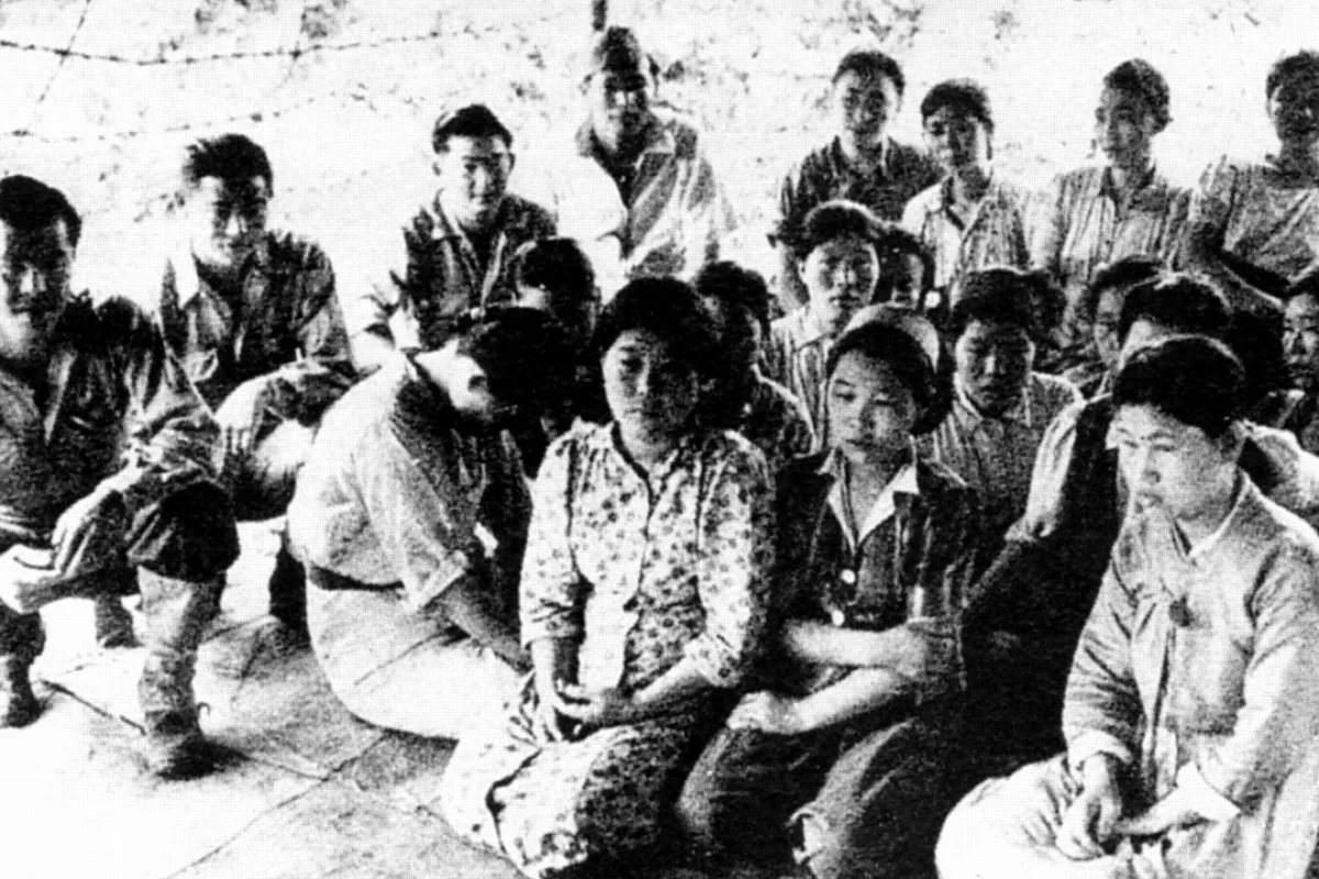 1941年，海南15岁少女黄有良在地里干活，突然被两个日军按在田间，撕碎衣服欲行