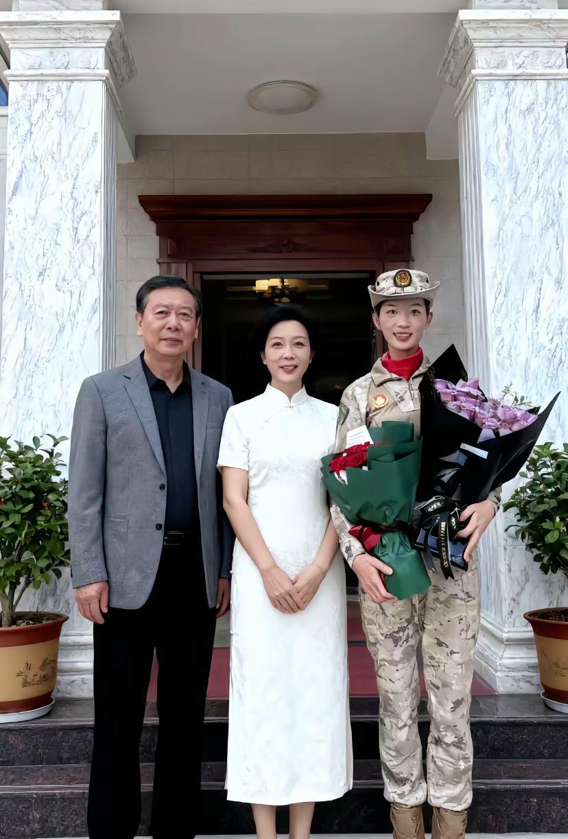 看这家庭小县城世家。