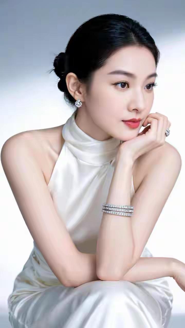 玉颜如花，温婉如玉。