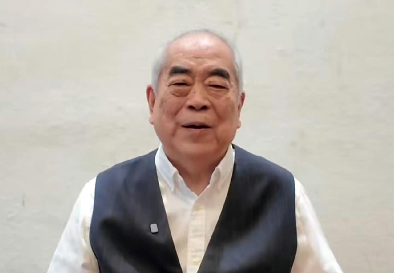 相差50岁的忘年恋开花结果。87岁画家范曾11日在北京参加活动，他说最近喜获独