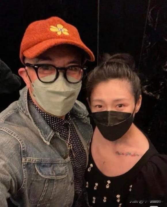 大S终究是错付了，为了投其所好，也给自己弄了那么多纹身，而且很多都是具俊晔亲自上
