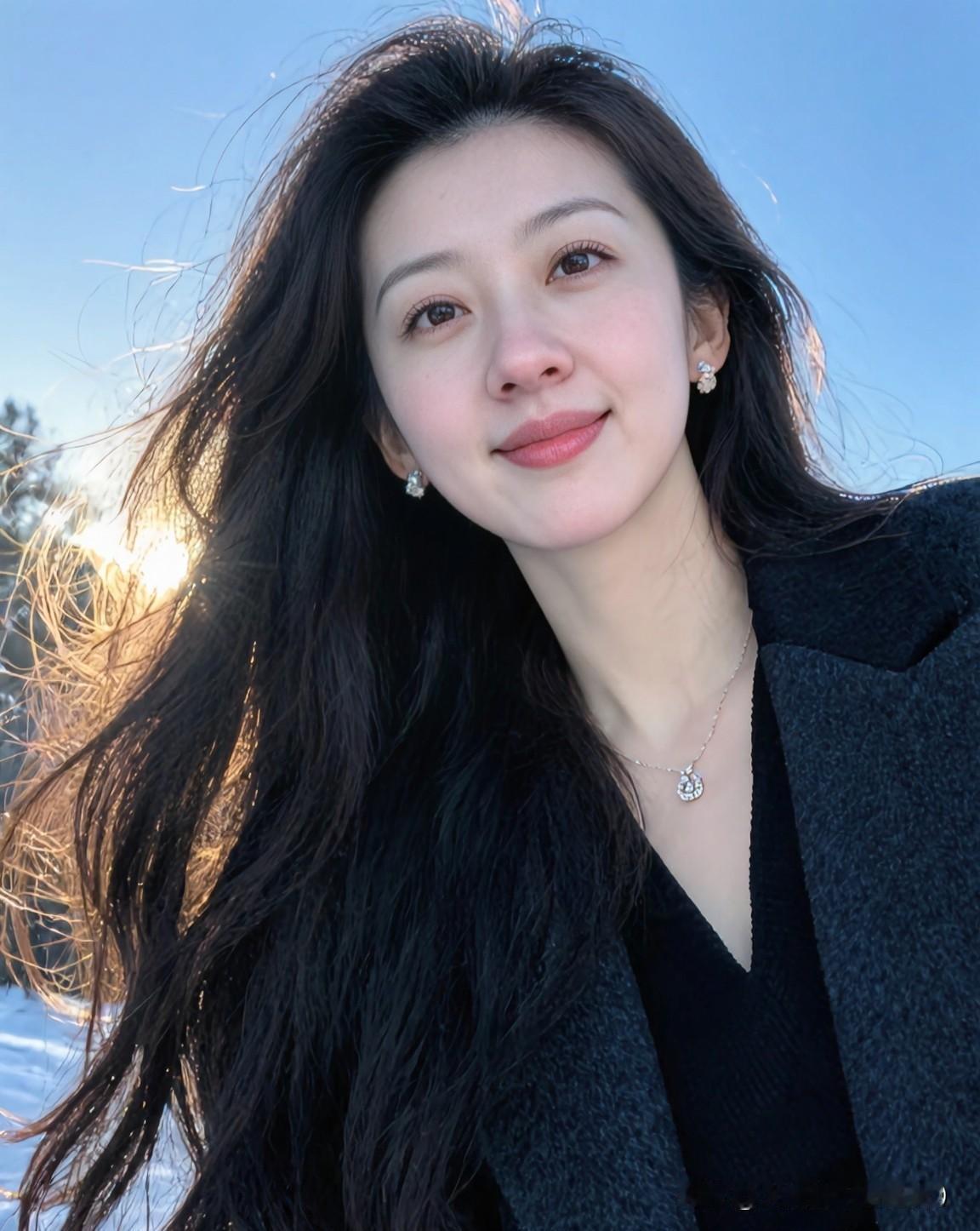 真正有智慧的女人，模样从不被定义！她们眼里有光，面对生活的难题不慌不忙，