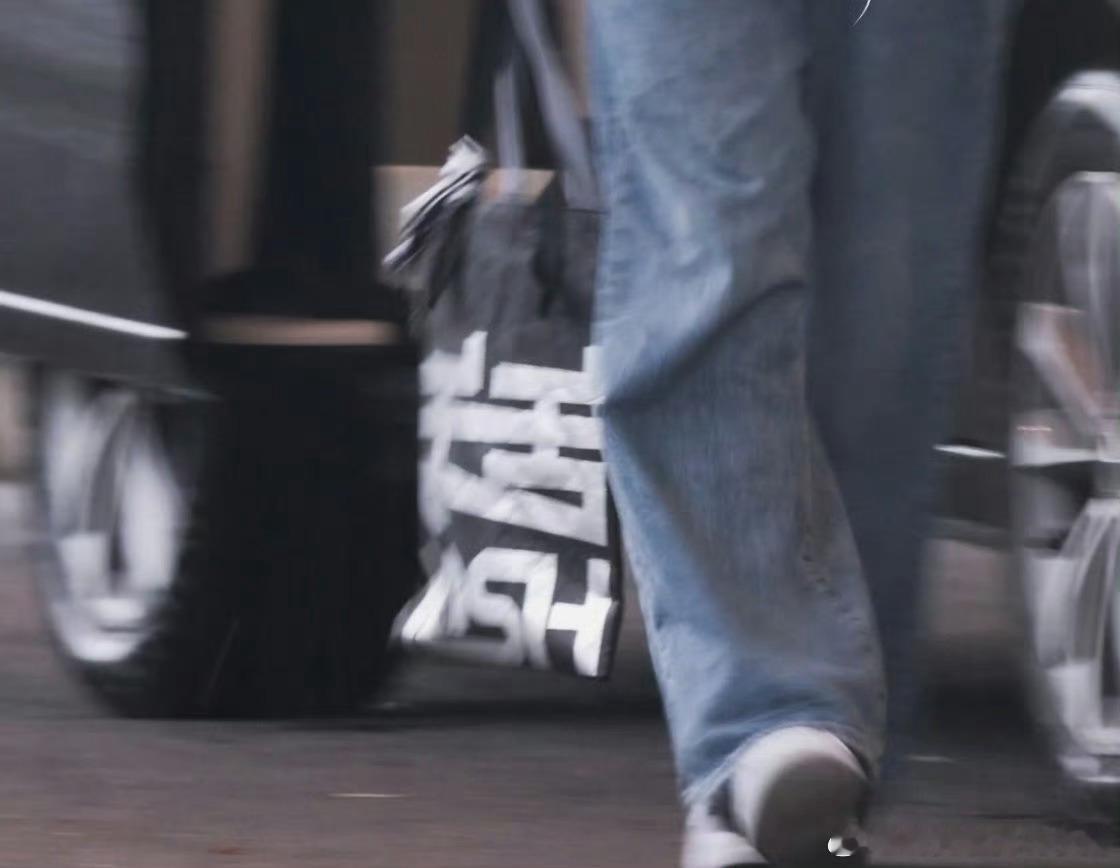 于适演唱会周边定价，这个价格还好吧…