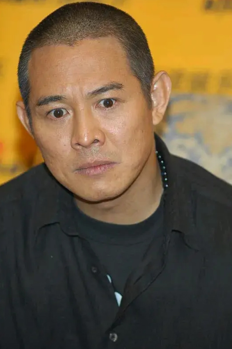 有时候真搞不懂李连杰，明明荧幕上英明神武，帅气爆炸。不是一代宗师黄飞鸿，功夫小