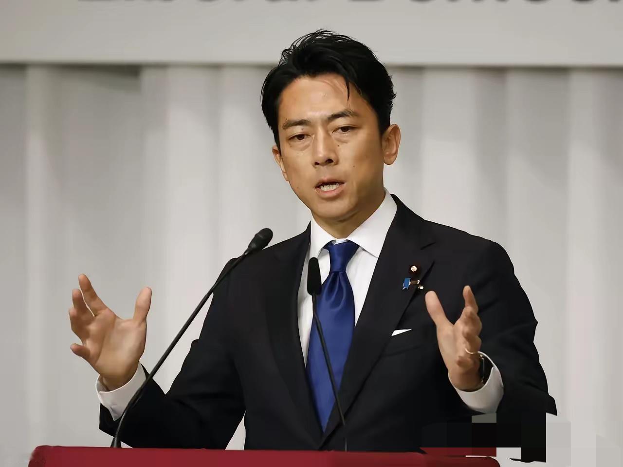 小泉进次郎专机还没落地，中国的大门直接关紧！唯独给茂木敏充留了一道缝，这不是给面