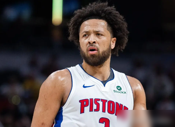 总经理一个电话打过来，21届榜眼杰伦·格林，自己倒贴近600万，被火箭...