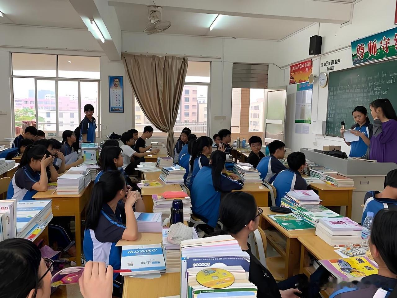 很多家长陷入一个致命误区：孩子高一成绩跟不上，第一反应就是报补习班、刷海量习题、