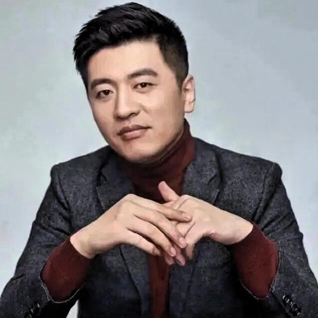 我敢说，大家肯定早就发现了，张雪峰有一个特别严重的问题。那就是他成名之后开