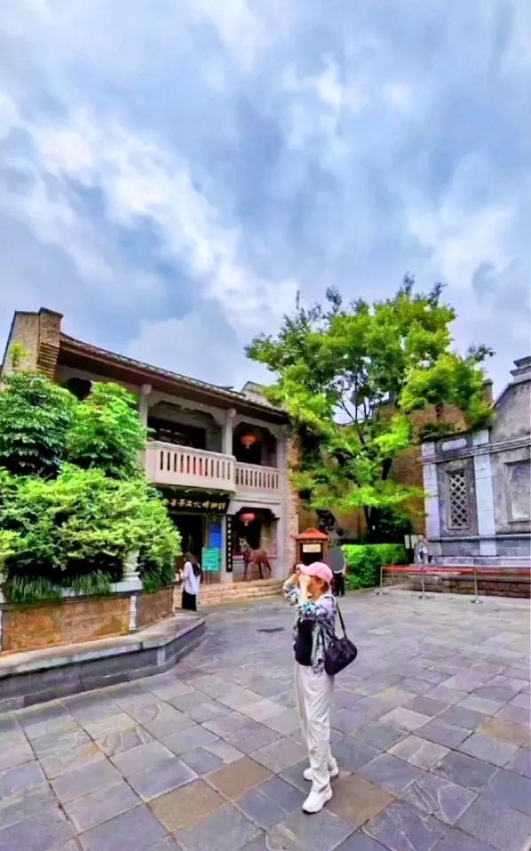 柴桑大姐要和云浩一块出去看风景，正式启动程序！大姐今天正式启动程序，到那里好好