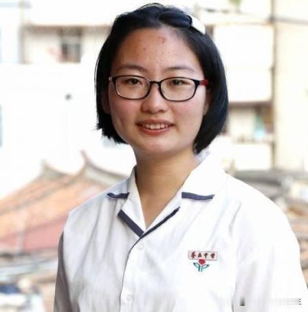 🐰这位福建女生高考687分，共获100万奖励，但查分前24小时，她仍在老家