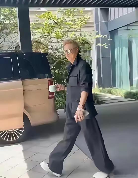 吴镇宇这造型状态逆天啊，哪里像是63岁的，分明是30岁的模样​​​