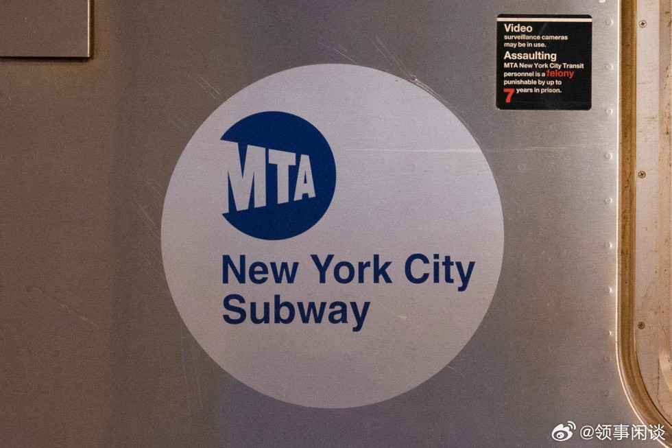【老年男子被推下纽约地铁轨道身亡】（美联社）——纽约市当局周四表示，上周末在曼哈
